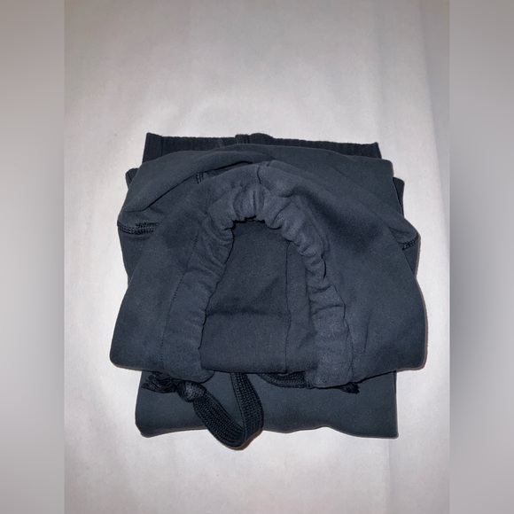 American Eagle hoodie in size large / it is in a soft black color -slits on side - Picture 8 of 8
